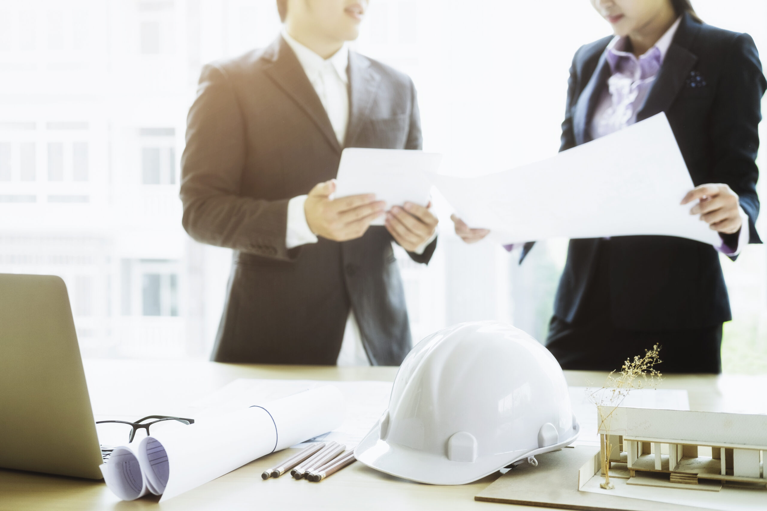 建設業の人手不足を解決するには？主な解決法3選