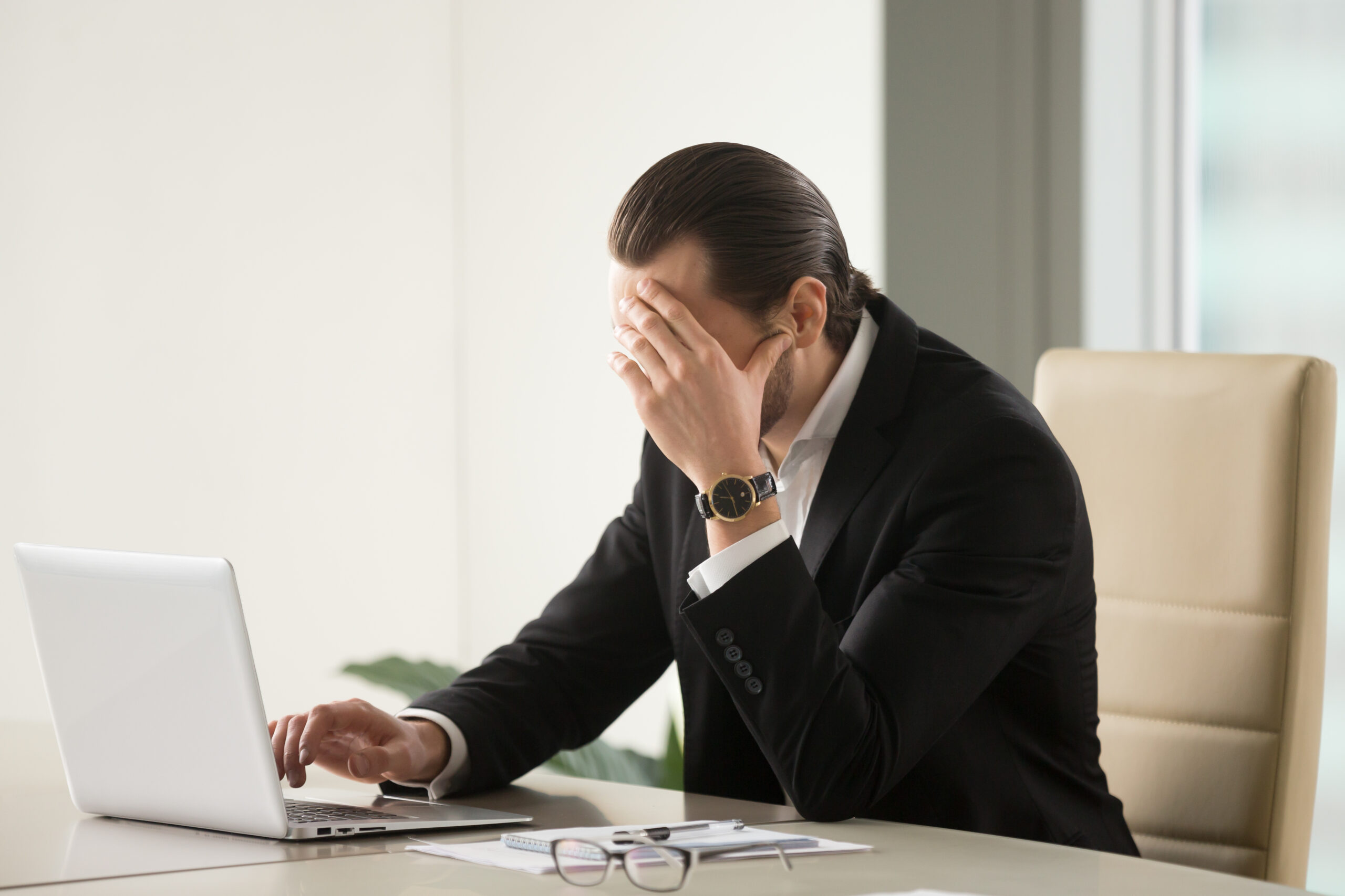 求人出しても人が来ない！人手不足が生じる原因や効果的なチャネルを解説