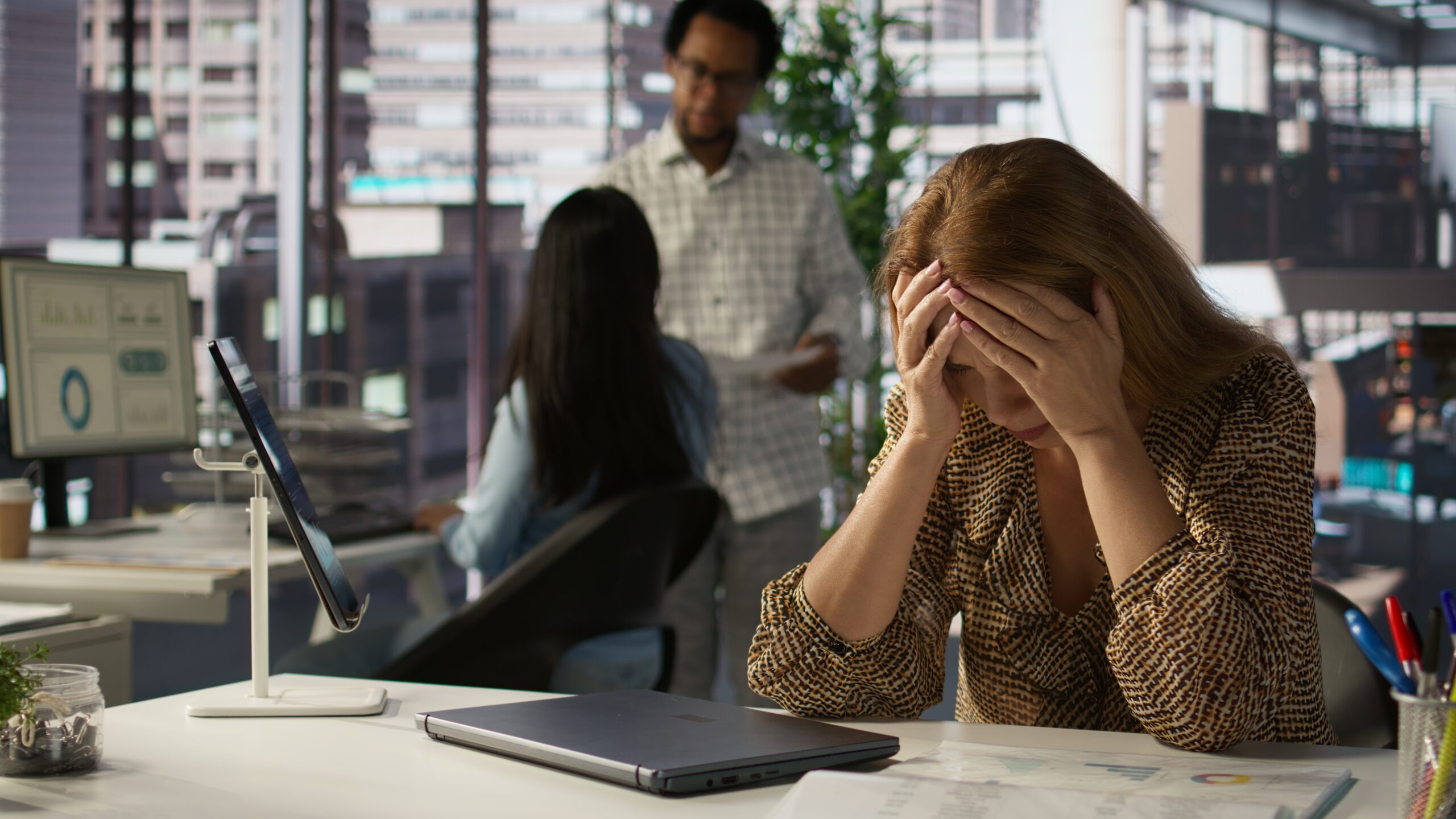 人手不足と人件費高騰の原因は?企業に与える影響と対策を解説